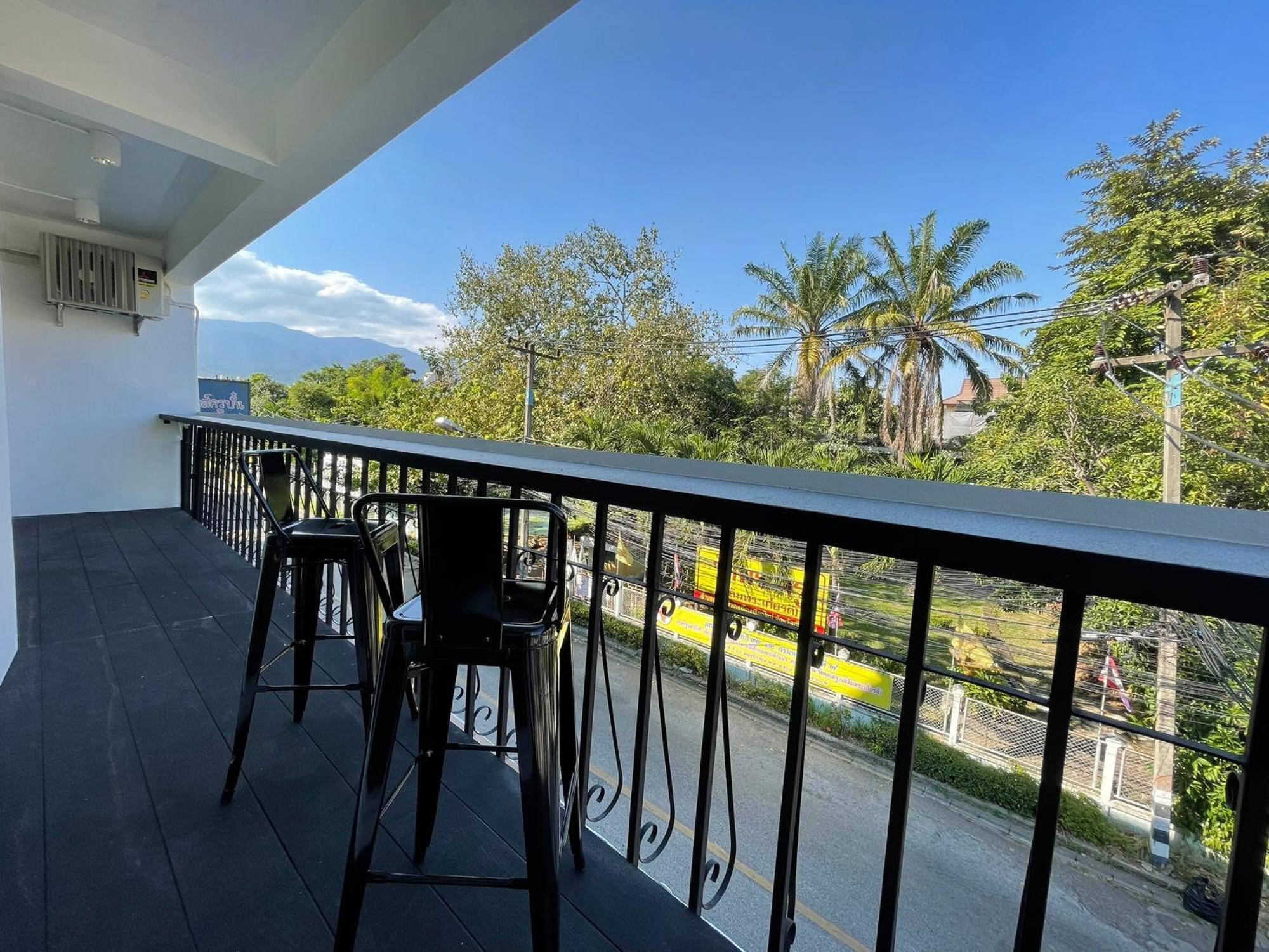 The Corner มุมม่วน คาเฟ่ แอนด์ โฮสเทล Mummuan Hostel Chiang Mai Exteriör bild